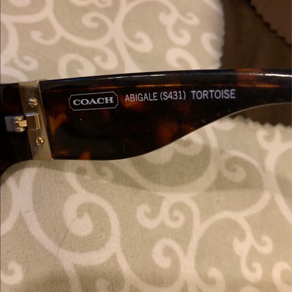 Brand New NWT Coach sunglasses 🕶.  With case - Picture 6 of 11